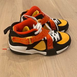 Nike raiders very nice shoes! Only worn once